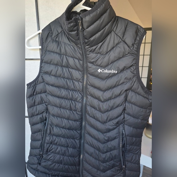 Columbia Women's Black Puffer Vest - Picture 2 of 12